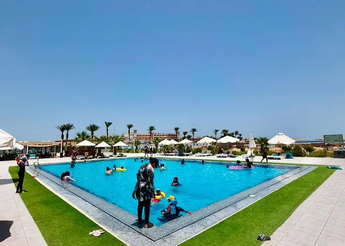 Giannis Luxury Seaside View , Direct Beachfront, Red Sea, Hurghada, 54sqm Apartment *